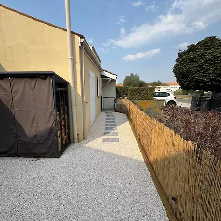 Privee Avec Jardin Angliers (Charente-Maritime)