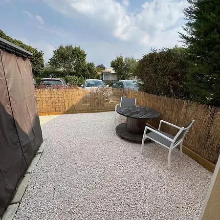 Maison d'hôtes Privée Avec Jardin Angliers (Charente-Maritime)